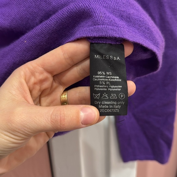 Giorgio Armani womans purple turtleneck, 95% Cashmere size eu 38, like new - Picture 5 of 5